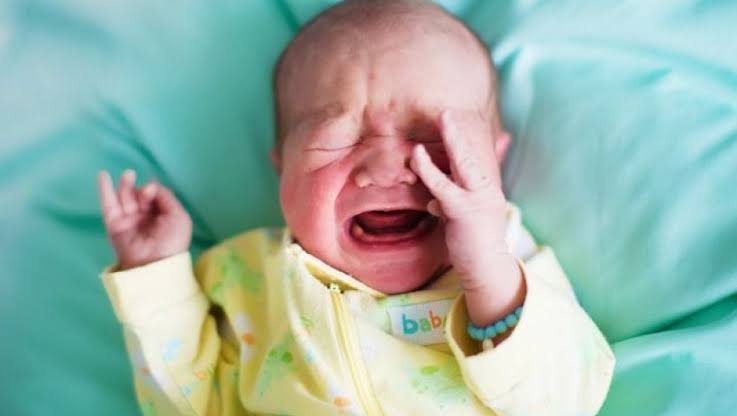 بكاء الرضيع - الأسباب الشائعة وبعض الحلول         